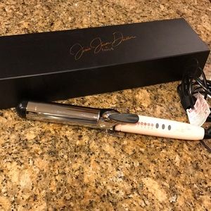 Jessie James Decker curling wand